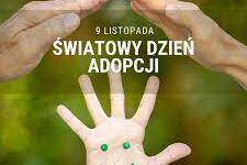 dłoń dziecka z uśmiechem - Światowy Dzien Adopcji 9 listopada